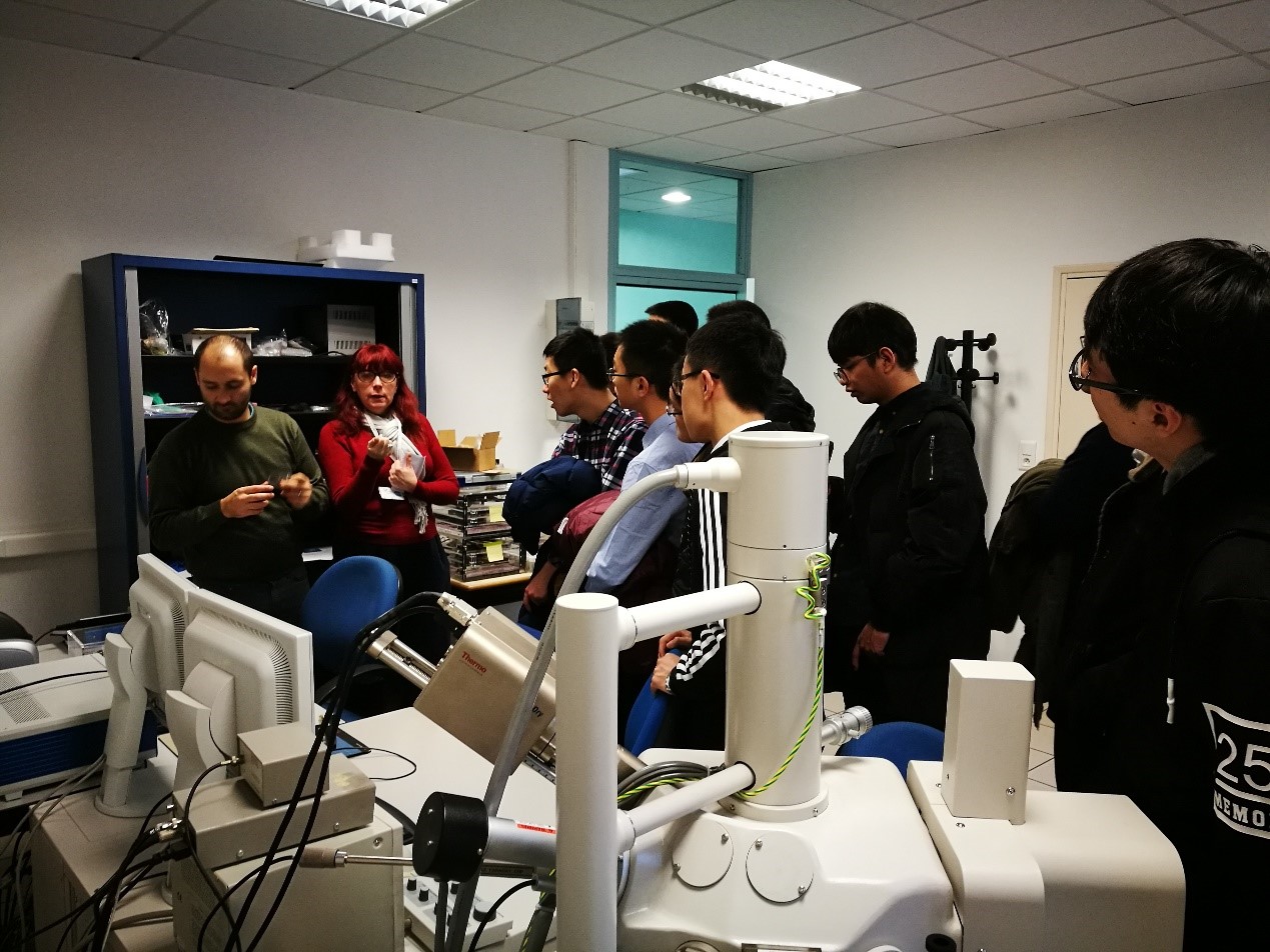 图 14 材料学实验室
